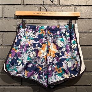 Nike Kids Shorts/ Flowers - Size XL